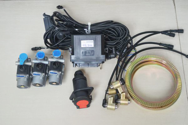 半掛車不安裝abs剎車系統(tǒng)能上路嗎？違法嗎？